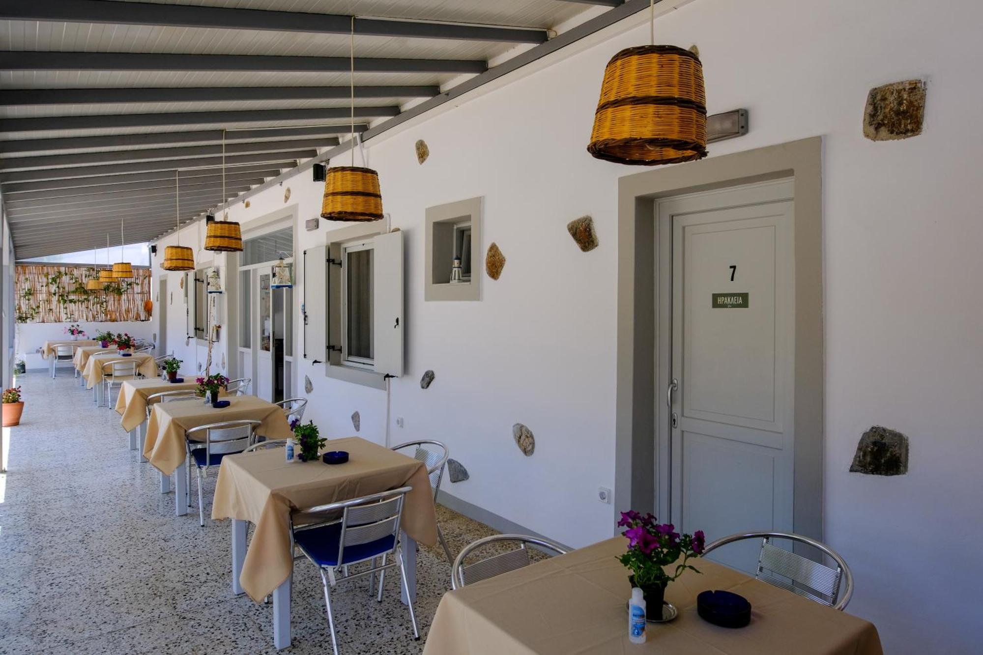 Giasemi Rooms Livadi  Exterior foto